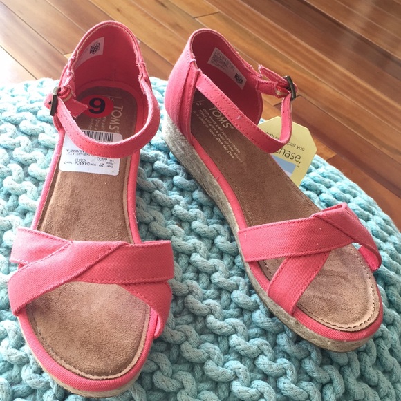 BNWT TOMS SANDALS - Picture 5 of 5